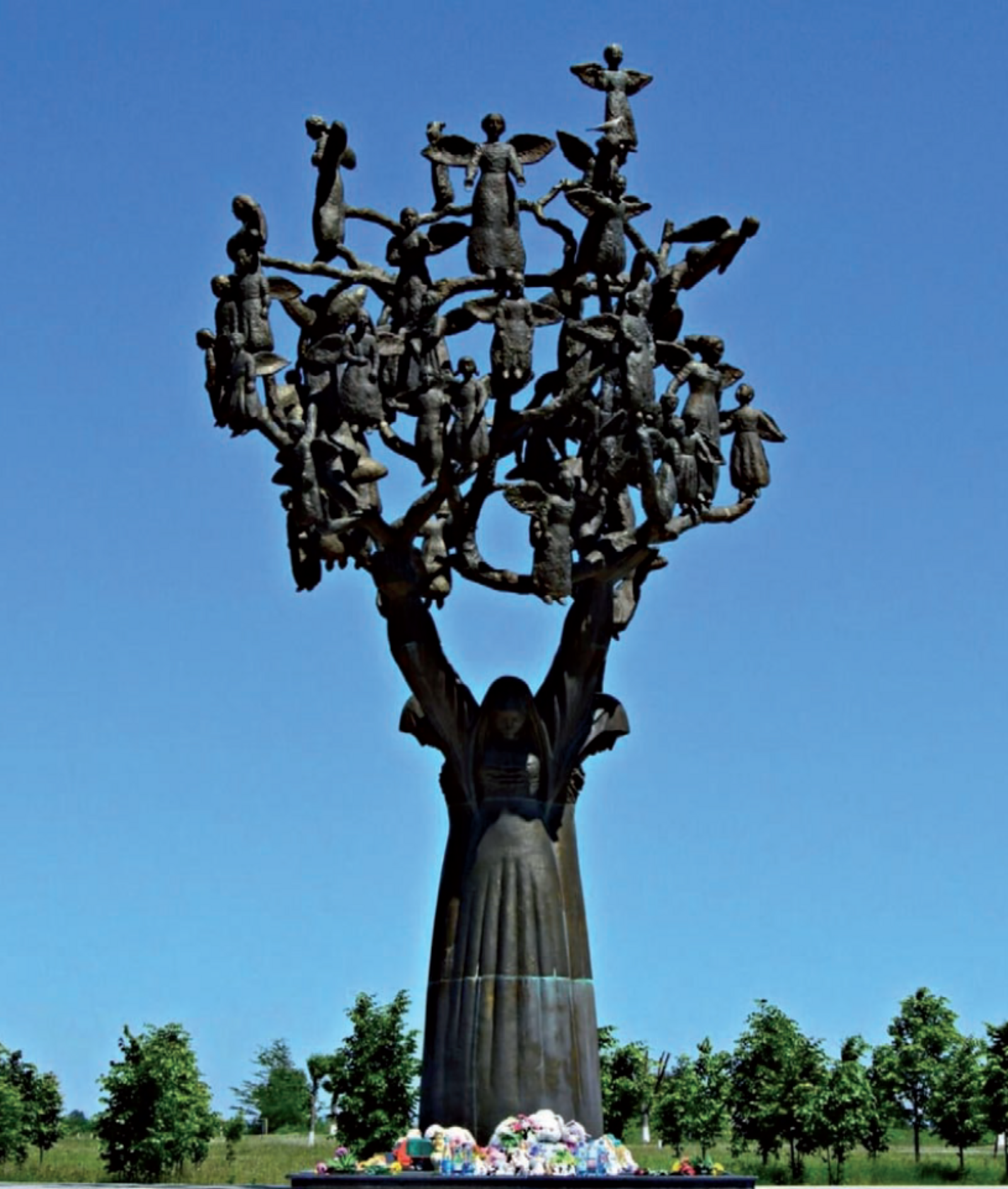 «Древо скорби» — памятник жертвам террористического акта в Беслане