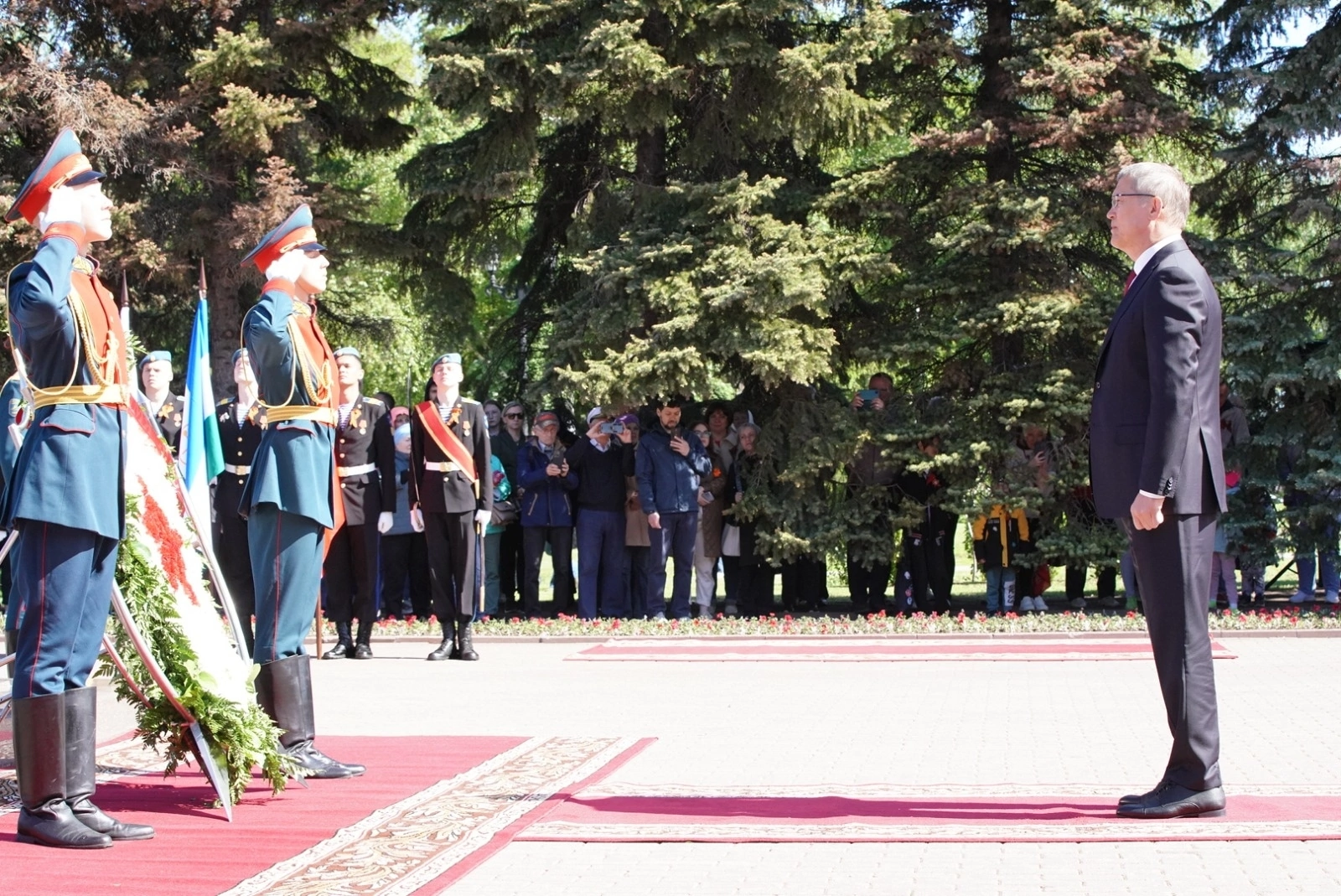Глава Башкирии отдал дань уважения труженикам тыла