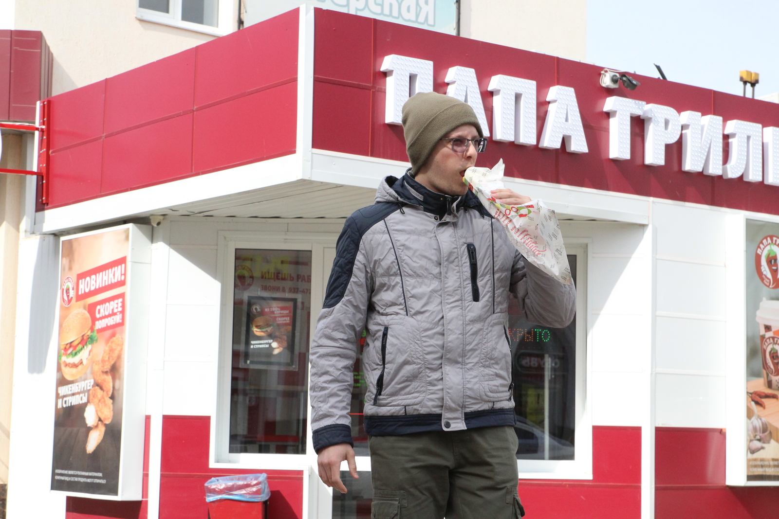 Общественники начали проверку точек по продаже шаурмы. / Фото : Виктор Лушкин