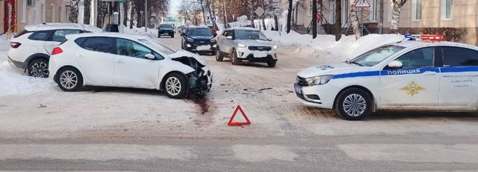 В Октябрьском автоледи проехала на красный и устроила ДТП