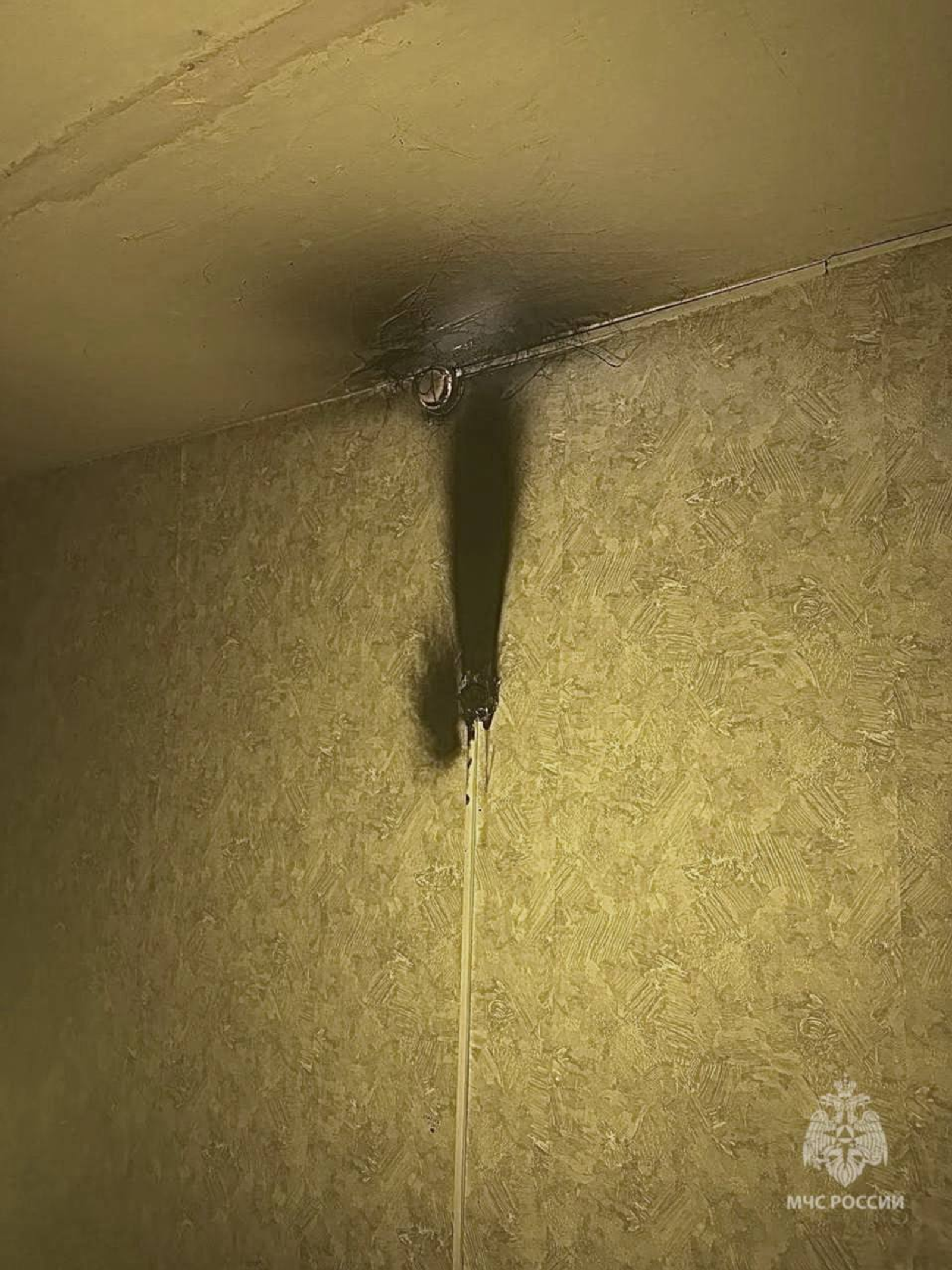 телеграм-канал главного управления МЧС России по РБ  В Октябрьском из горящего общежития эвакуировались 25 студентов