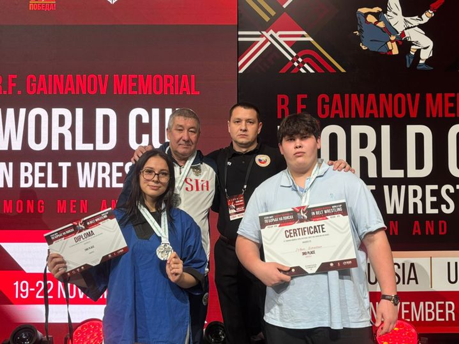 Борцы на поясах из Октябрьского завоевали золото, серебро и бронзу Кубка мира