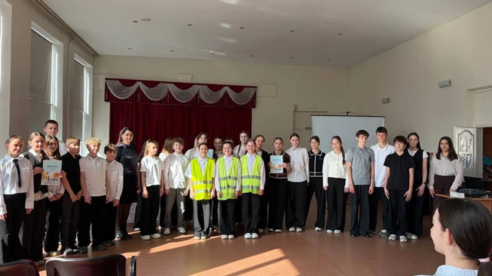 предоставлено Алиной Наширвановой  В Октябрьском для детей провели квиз-игру о ПДД