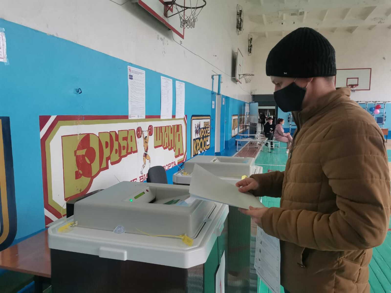 В первый день выборов в Госдуму Октябрьский голосует активно