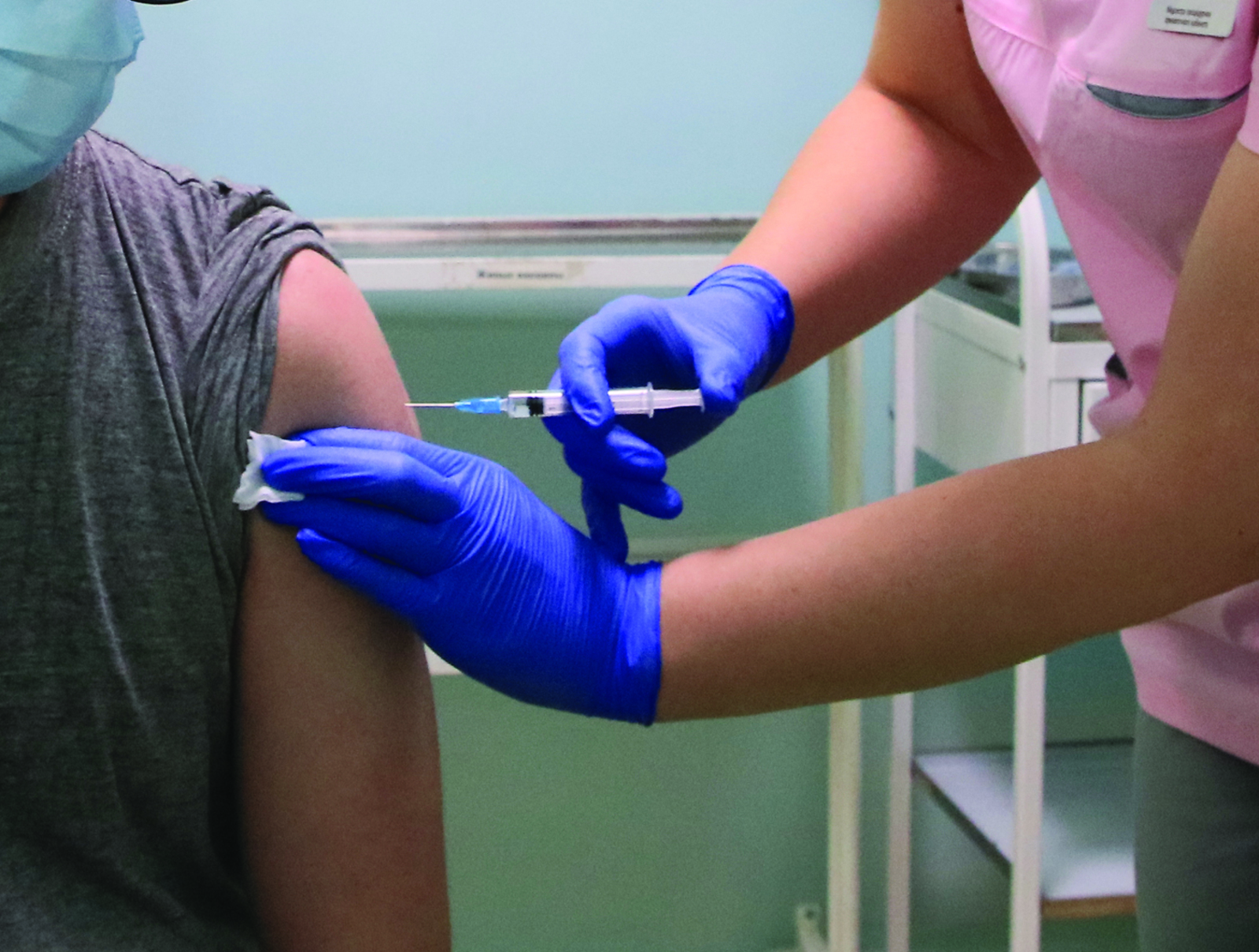 В Октябрьском идет вакцинация от гриппа и COVID-19