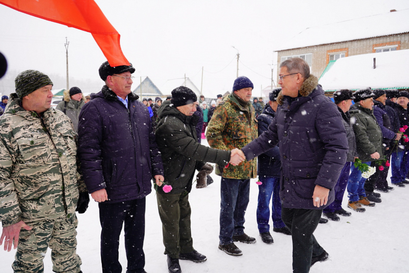 Радий Хабиров в Кугарчинском районе почтил память воинов-интернационалистов