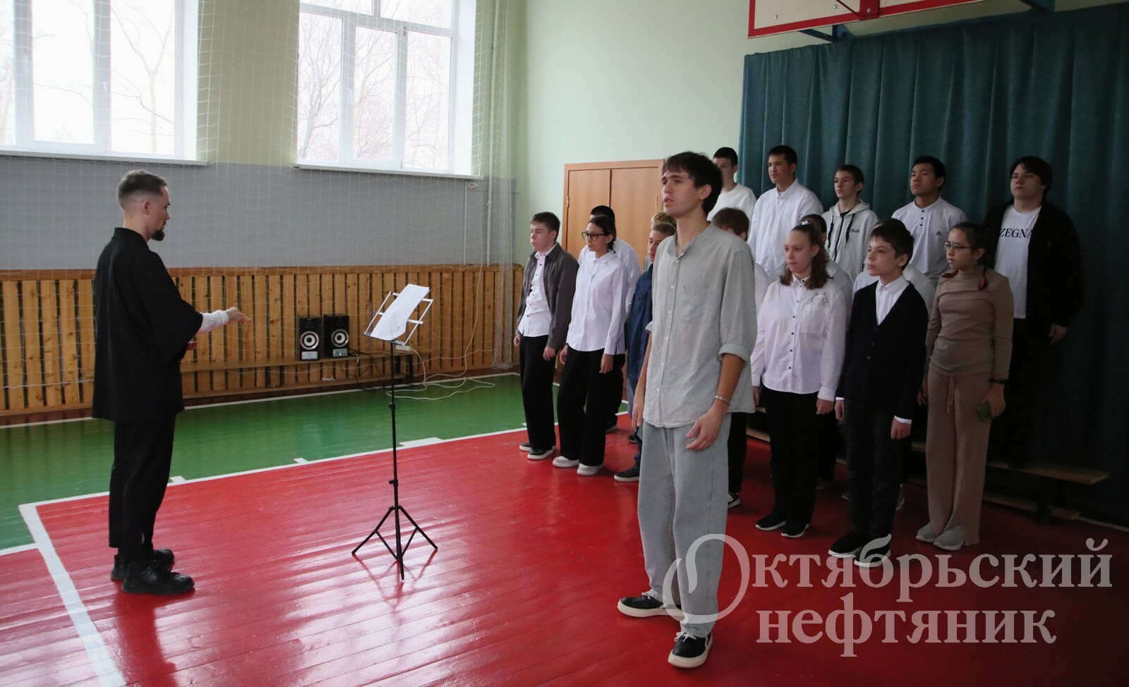 В Октябрьском организовали уникальный хор