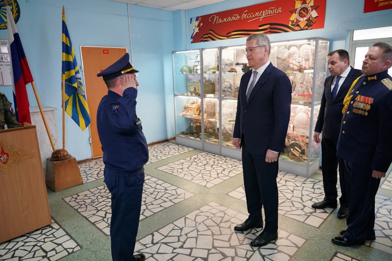 Глава Башкирии поздравил работников военкоматов республики с профессиональным праздником
