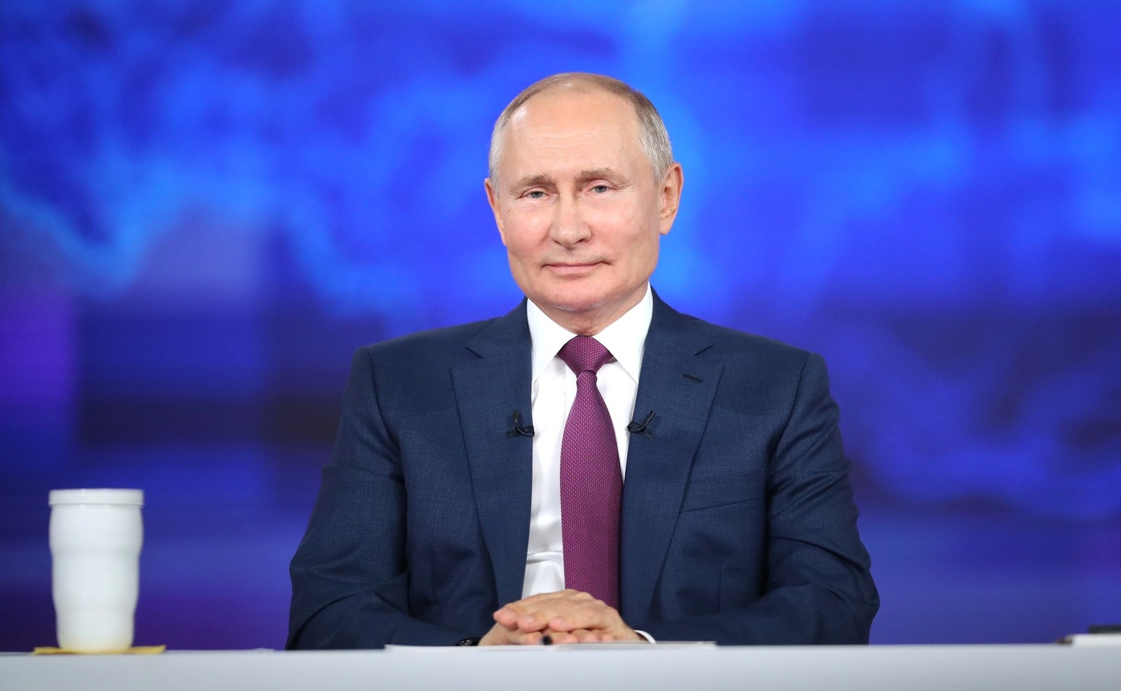 Владимир Путин поздравил энергетиков с профессиональным праздником