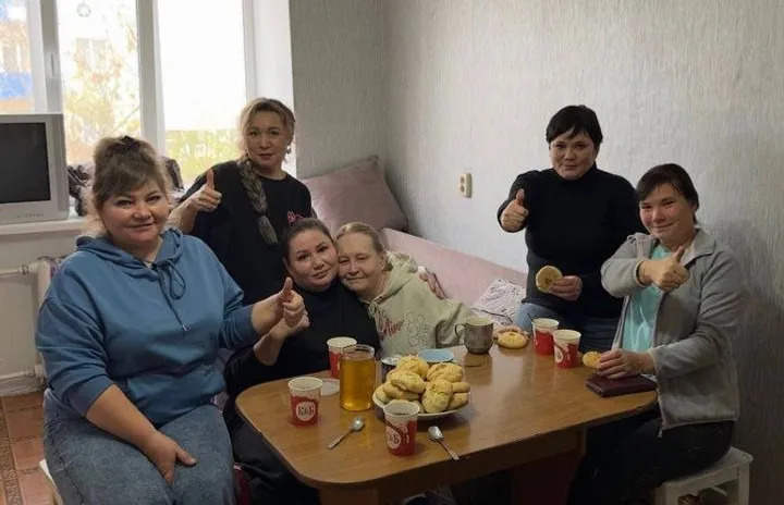 предоставлено Алиной Быстровой  Благодаря соцсетям удалось найти семью Татьяны. Сёстры уже навестили родственницу