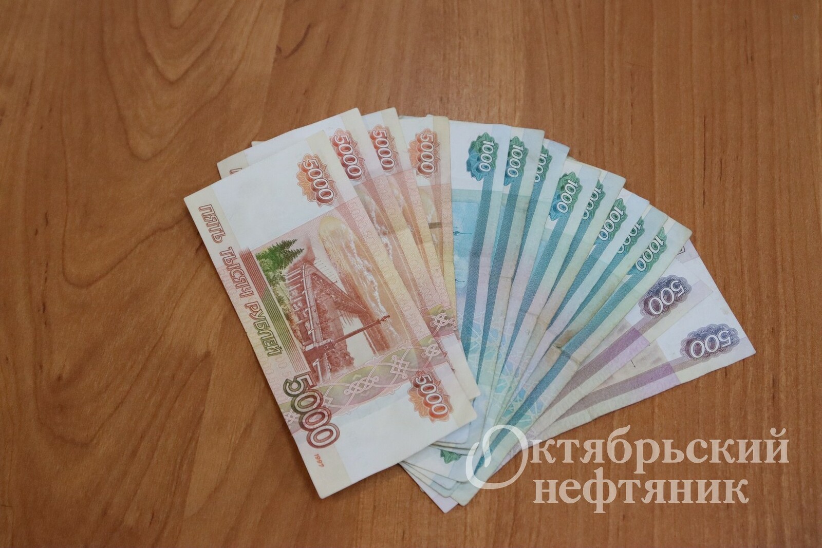 Путин запретил вывозить из России наличные свыше 100 тыс. долларов