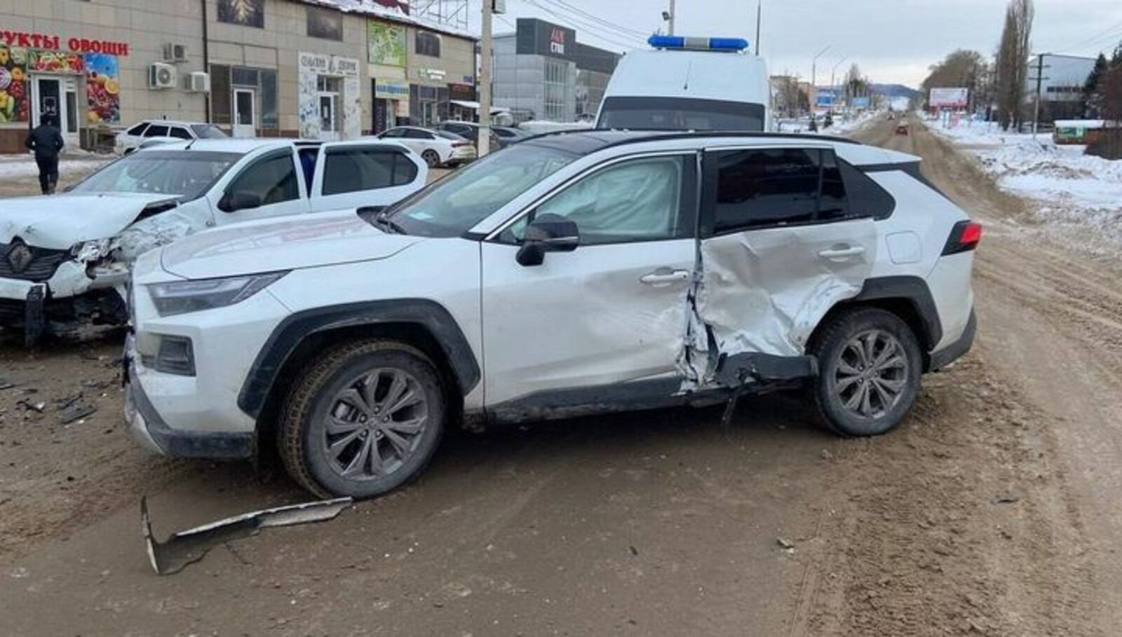 В Октябрьском столкнулись две иномарки