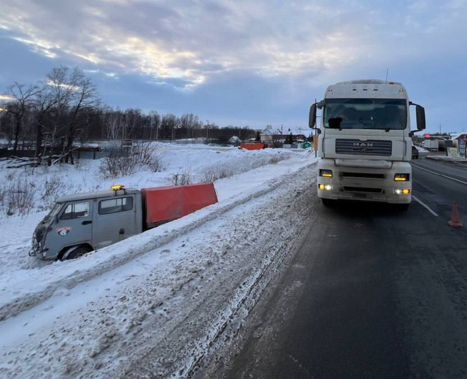 В Октябрьскую больницу госпитализировали жертву ДТП на трассе М5