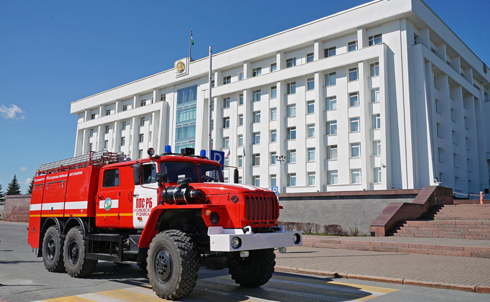 Радий Хабиров поздравил с Днем пожарной охраны
