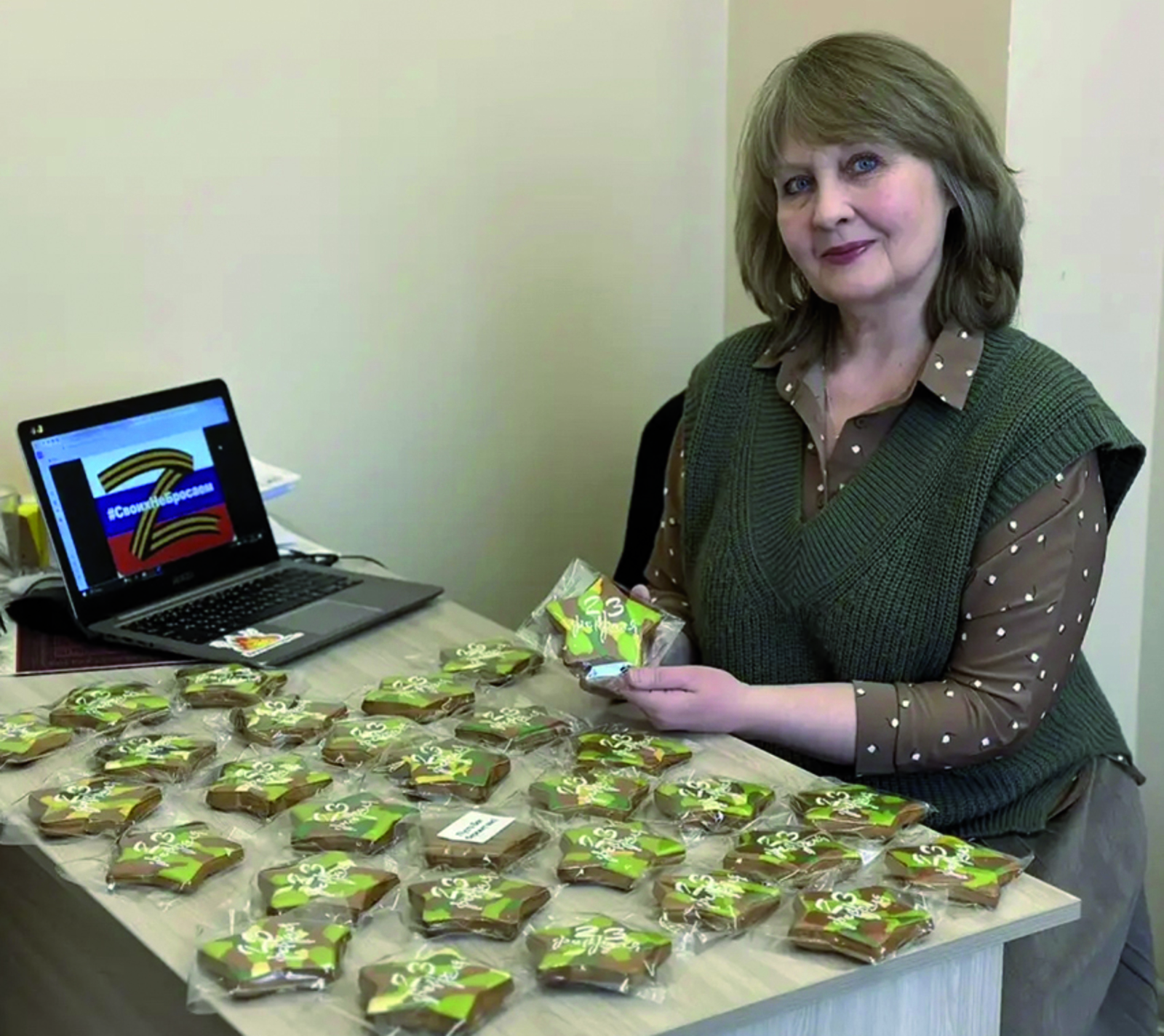 Эльмира Зартдинова  Сотрудница Октябрьского музколледжа расписала пряники для бойцов