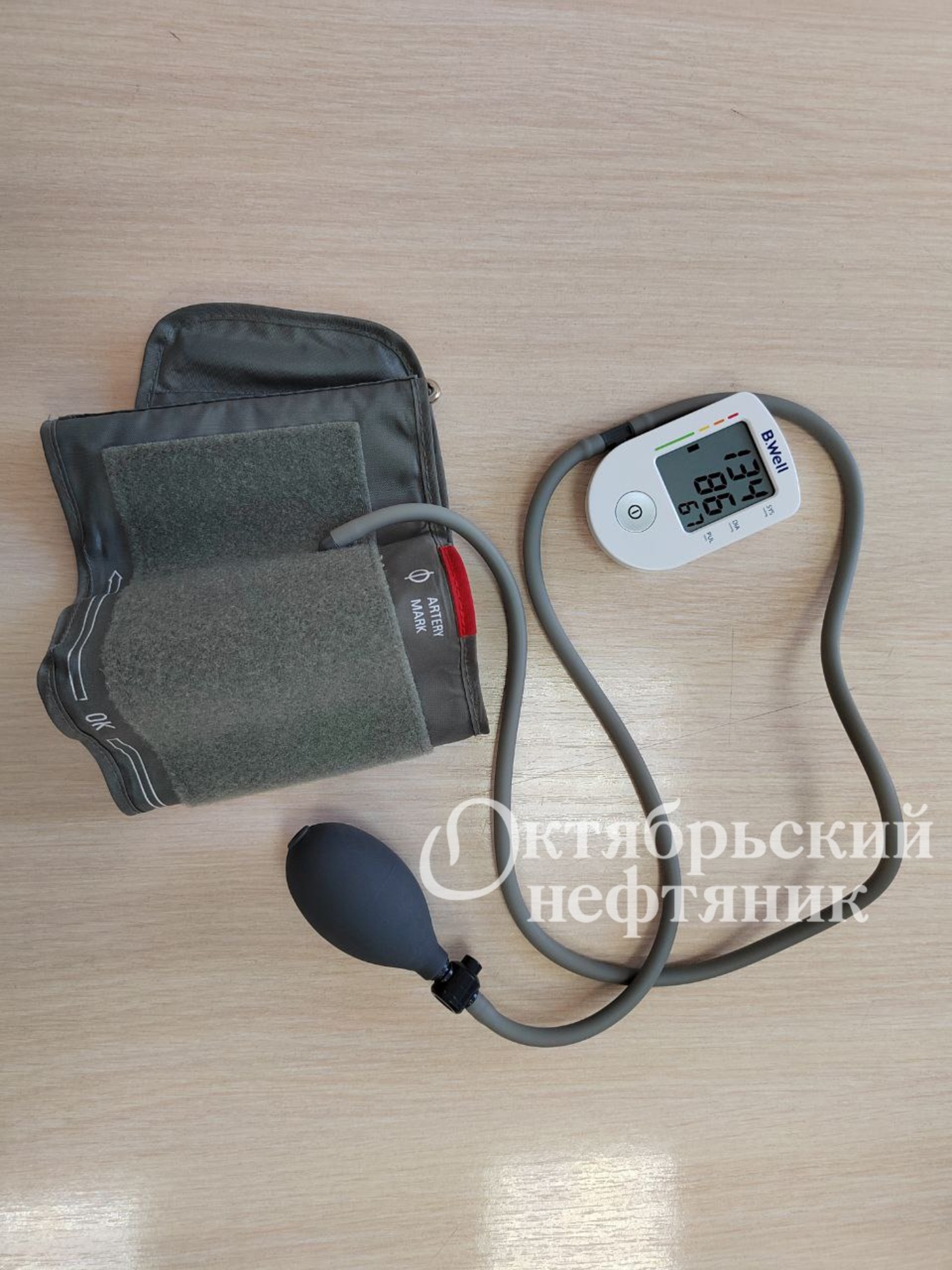 Октябрьский нефтяник