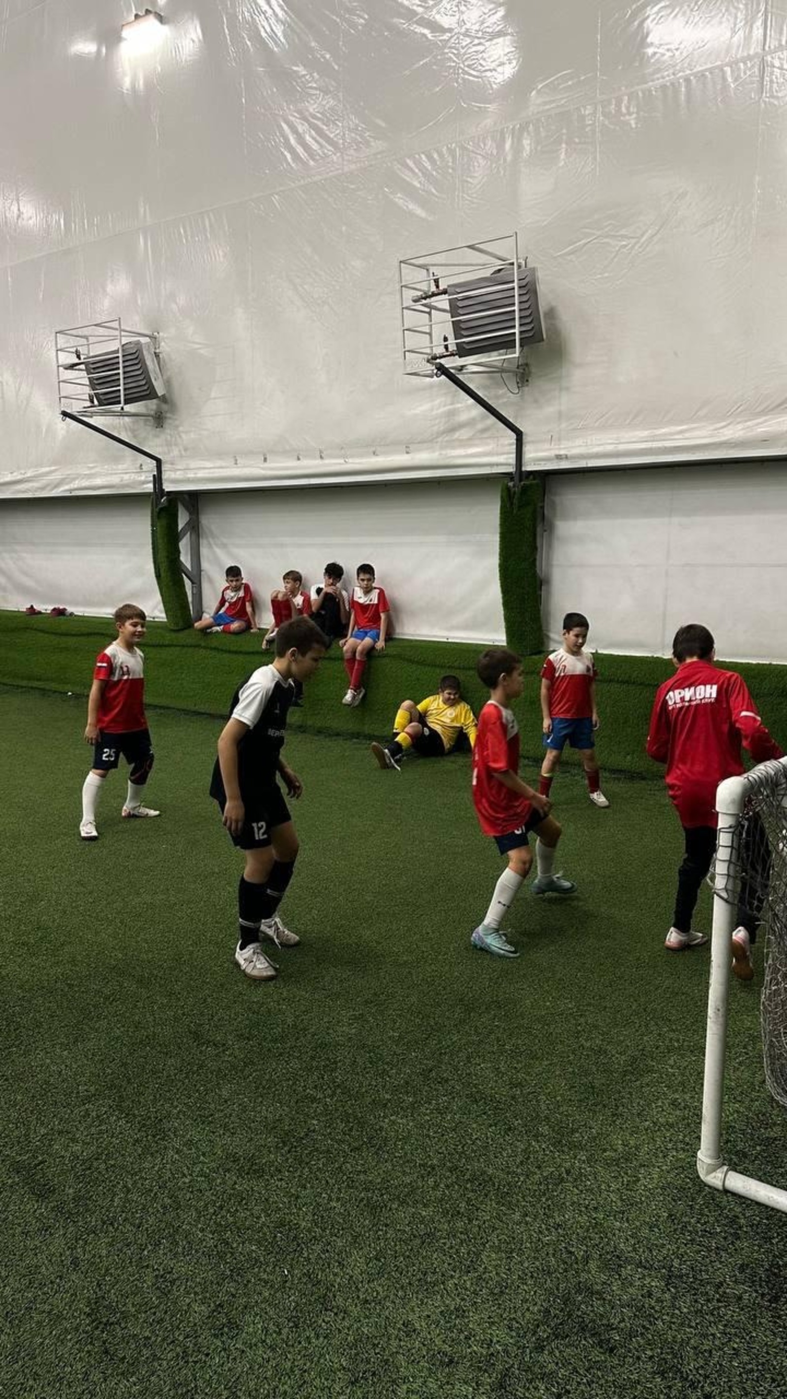 предоставлено Октябрьском футбольной лигой