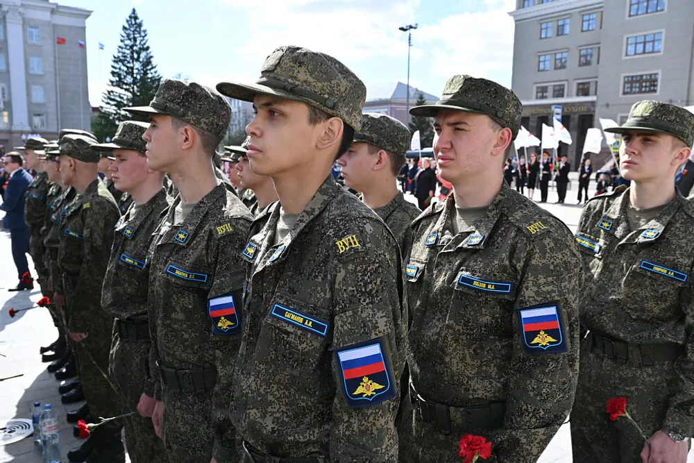 Глава Башкирии возложил цветы к памятнику Минигали Шаймуратова