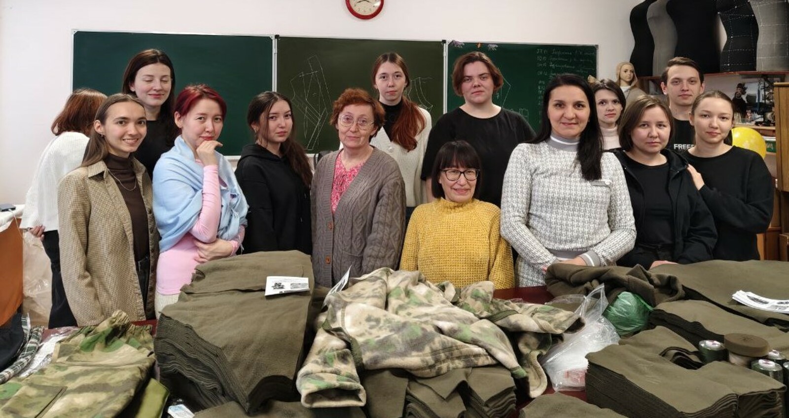 с сайта межвузовского кампуса Уфы  В Башкирии волонтёры шьют одежду для участников СВО