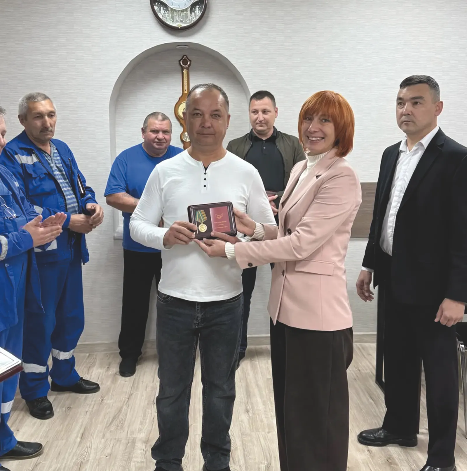 В Октябрьском сотрудникам горбольницы вручили медали «За содействие СВО»