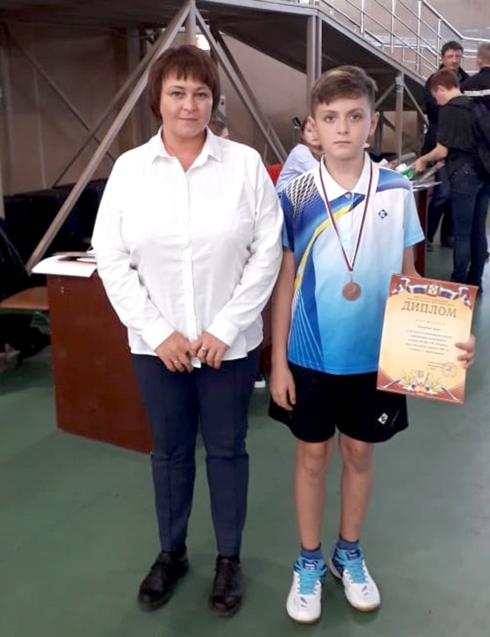 Медаль всероссийского уровня у Даниила Дмитриенко первая, ее вручила главный секретарь соревнований Елена Краснова